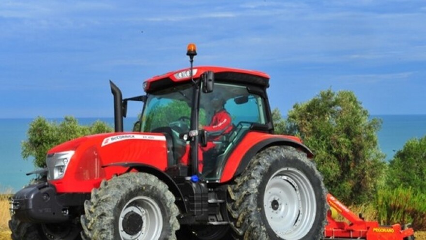 Traktor McCormick X6