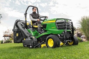 John Deere predstavio novu snažnu traktorsku kosilicu!