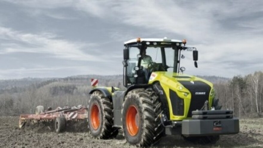 Traktor Claas XERION
