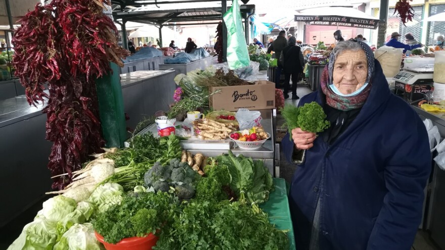 Zagorka Nikolić: Pola veka prodaje povrće na pijaci, ali se sve slabije pazari