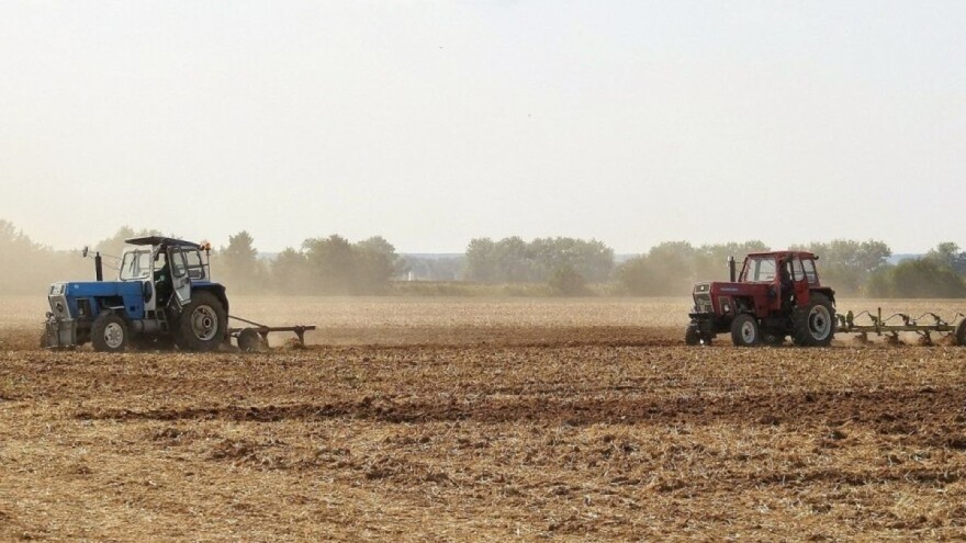 Strnište je bolje zaorati i za dva mjeseca od žetve, nego ga paliti ili uopće ne obaviti