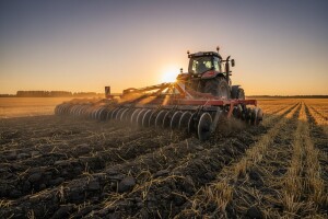 Zaoravanje biljnih ostataka s HE-VA disc rollerom