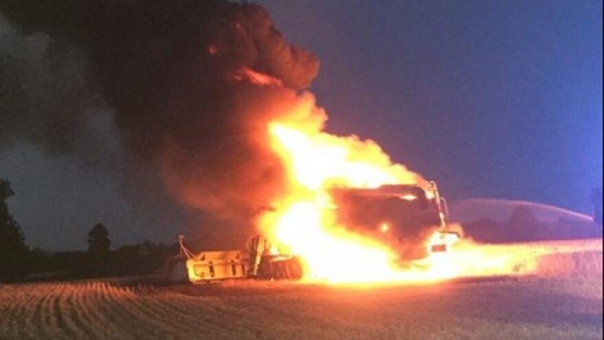 Iskočio iz gorućeg kombajna i spasio živu glavu!