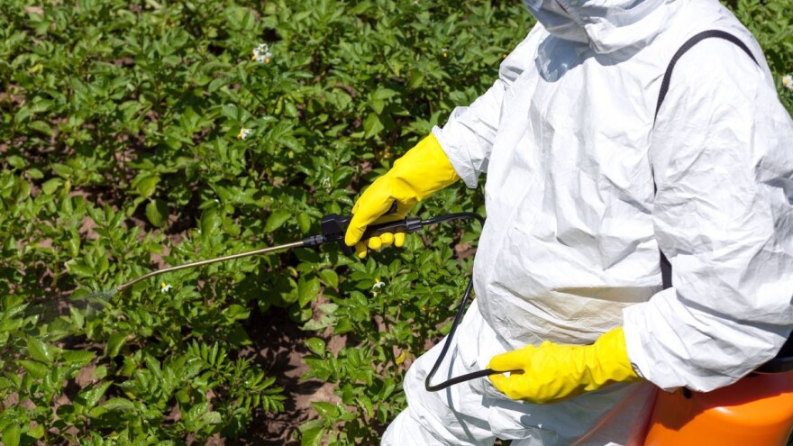 Dok javnost priča o spajanju Bayera i Monsanta, iz Srbije i BiH nam dolaze nedozvoljena zaštitna sredstva