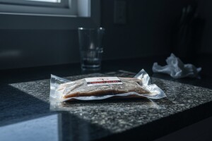 Zbog bakterije se povlači dimljeni losos!