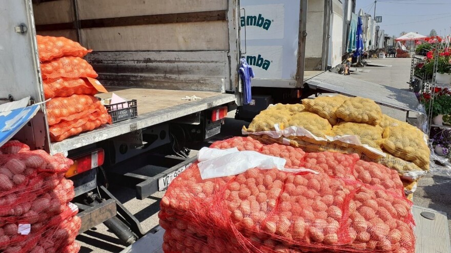 Ministarstvo poljoprivrede: Nije obustavljena direktna prodaja voća i povrća