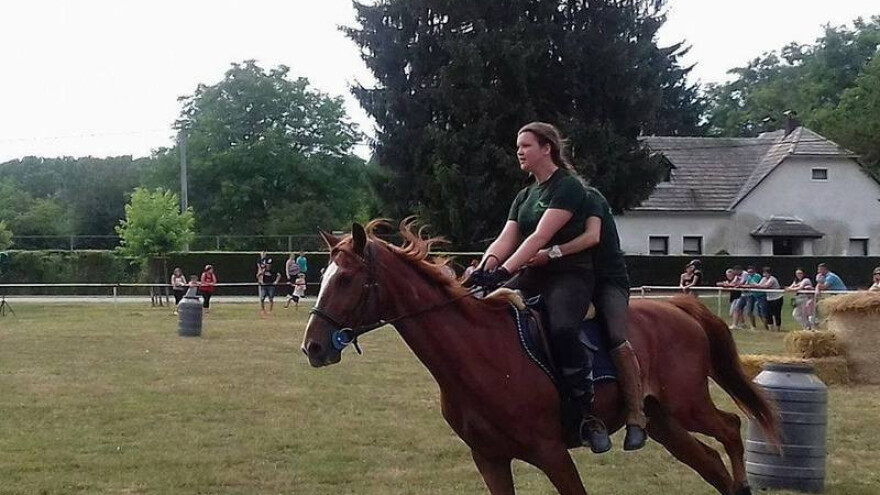 Tko na konju prvi, njegova djevojka