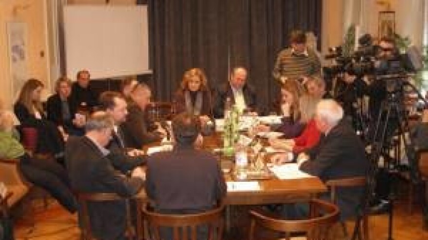 O zemljištu "oralo" se za stolom