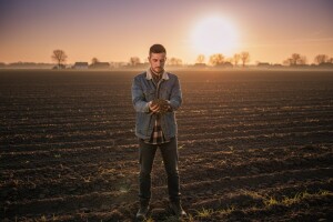 Zemlju prodati mladim poljoprivrednicima