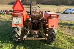 Grad u komšiluku prodaje traktor Zetor iz 1979. godine. Broj radnih sati - nepoznat