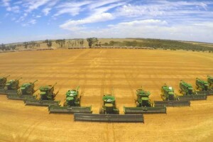 Kako izgleda žetva pšenice s 20 John Deere kombajna?