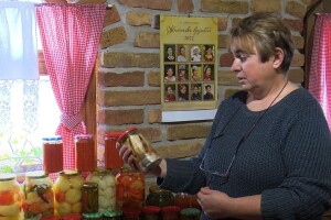 Deverika u staklenci - proizvod Štivičića koji u ponudi imaju zimnicu i mesne delicije