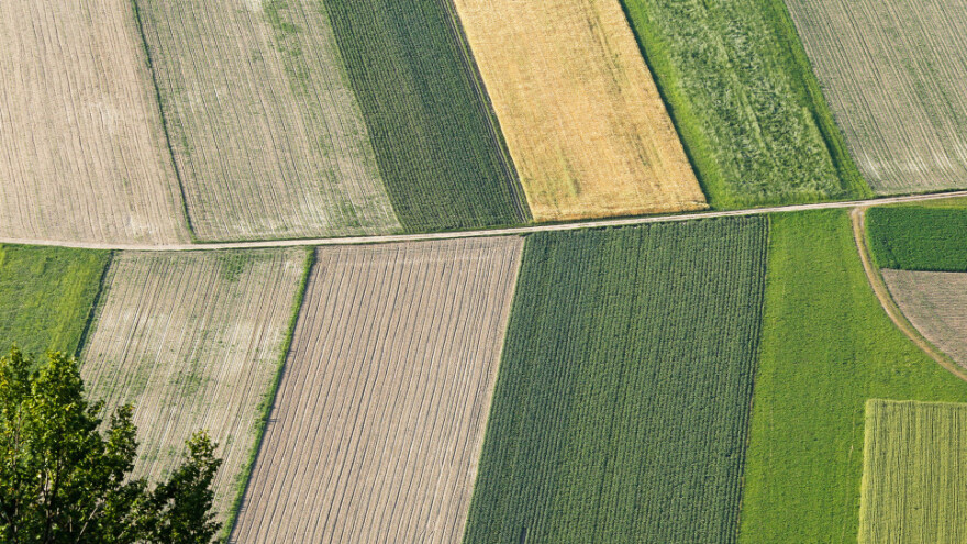 Iskri oko Zakona o poljoprivrednom zemljištu, rješenje je referendum?