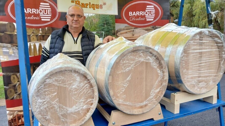 Majstori za hrastovu burad: Đorđevići čuvaju tradiciju i bačvarski zanat već 60 godina